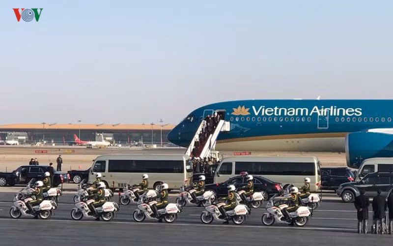 Lúc 13h10’ chiều 12/1 (theo giờ Bắc Kinh), chuyên cơ chở Tổng Bí thư Nguyễn Phú Trọng và Đoàn đại biểu cấp cao Việt Nam đã tới sân bay Quốc tế Bắc Kinh, Trung Quốc.