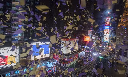 Hình ảnh Quảng trường Thời Đại ở Mỹ trong đêm Giao thừa.