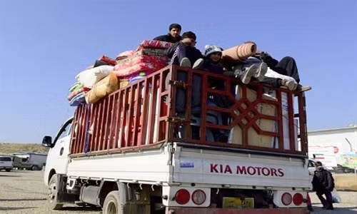Chiếc xe tải chở người dân Iraq cùng đồ đạc của họ về nhà.