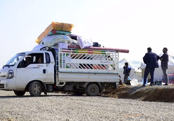 Chiếc xe tải chất đầy đồ của người dân Iraq.