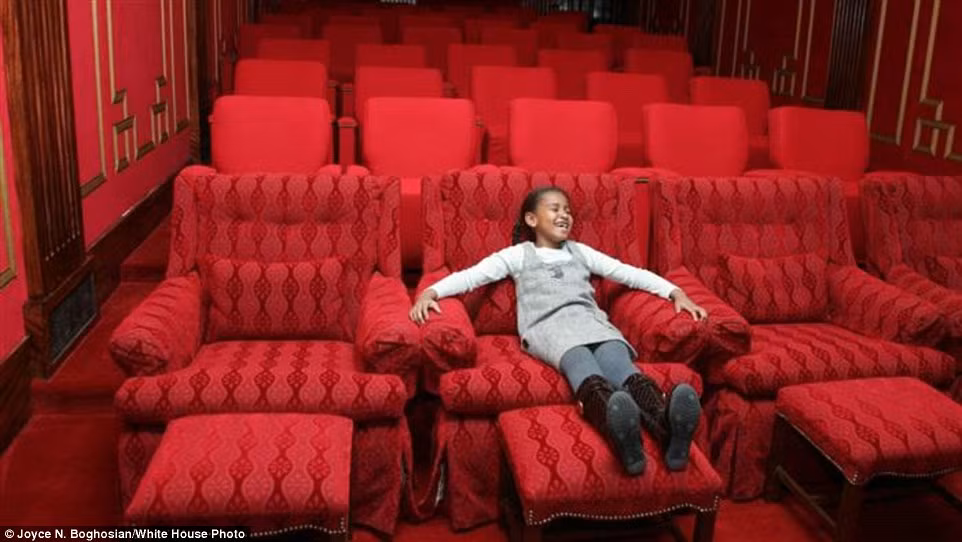 Sasha trong rạp chiếu phim tại Nhà Trắng.