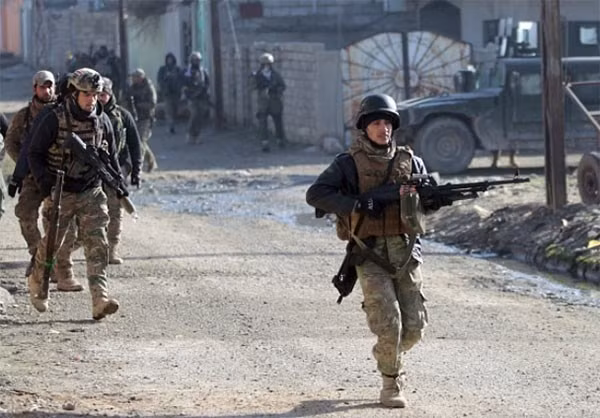 Các lực lượng Iraq cũng quét sạch nhóm IS khỏi nhiều khu dân cư khác trong chiến dịch giải phóng thành phố Mosul.