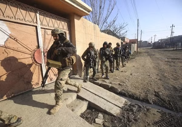 Ngoài ra, Cảnh sát liên bang Iraq còn giành lại con phố Số 60 chiến lược ở phía đông nam thành phố Mosul.