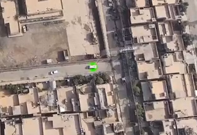 Daily Mail đưa tin, phiến quân IS đã thực hiện nhiều vụ đánh bom xe tự sát ở Mosul trong bối cảnh quân đội Iraq tiếp tục chiến dịch quân sự nhằm giành lại quyền kiểm soát thành phố này từ tay nhóm khủng bố.