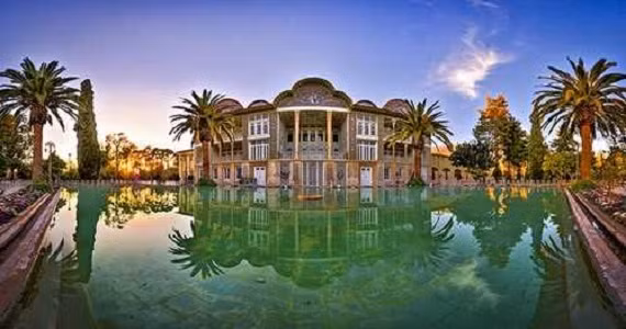 Shiraz là thành phố của những nhà thơ, triết gia và các nhà cải cách tôn giáo nổi tiếng.