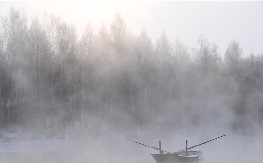 Thời tiết khắc nghiệt tạo nên cảnh tượng thơ mộng và vắng vẻ.Tuy nhiên, một số trận bão tuyết ở vùng này được coi là mối đe dọa lớn đối với cuộc sống con người.