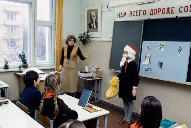 Bên trong một lớp học ở Moscow năm 1984.