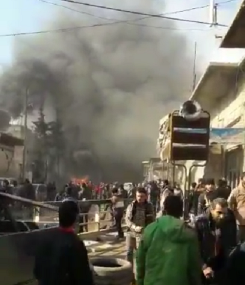 Khung cảnh hỗn loạn sau khi chiếc xe bom phát nổ.