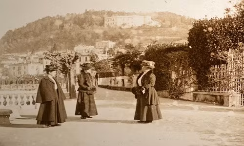 Những bức ảnh chủ yếu xoanh quanh cuộc sống của người dân Italy tại các thành phố như Rome, Milan, Florence, Venice,…