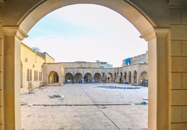 Nhà thờ al-Tahira nằm gần thị trấn Qaraquash, phía đông nam thành phố Mosul.