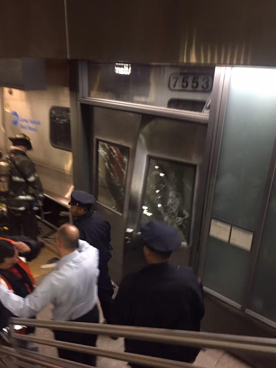 Hiện, cảnh sát đang điều tra nguyên nhân vụ tai nạn. Ảnh: RT.