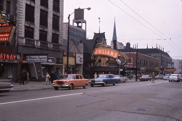 Ngày nay, thành phố Chicago là một trung tâm quốc tế về tài chính, thương nghiệp, công nghiệp, truyền thông,…