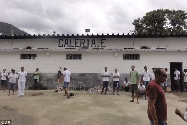 Theo dữ liệu của Bộ Tư pháp, Brazil có 233.000 tù nhân vào năm 2000 và con số này đã tăng lên tới 622.000 trong năm 2014. Nhiều nhà tù ở Brazil cũng đối mặt với tình trạng quá tải tương tự. (Nguồn ảnh: Daily Mail)