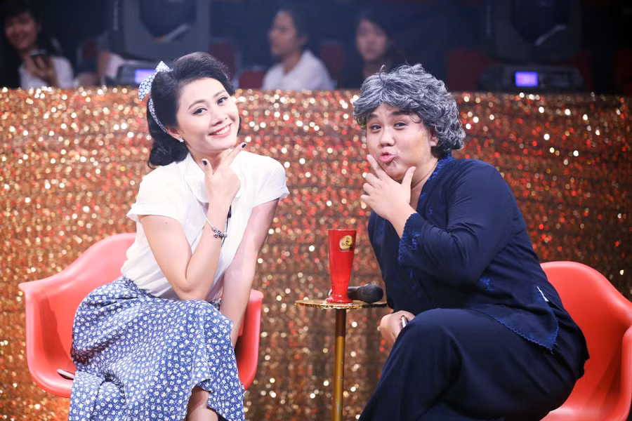 Với sự đầu tư công phu và cả “chiêu trò”, tiết mục của Gia Bảo tràn ngập tiếng cười và cả những suy ngẫm.