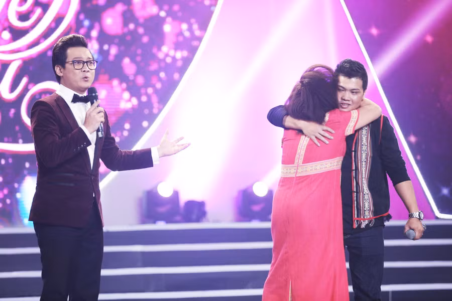 Trong lần đầu hát với mẹ, con trai Siu Black rất sợ quên lời và sai nhịp, song anh muốn hát để giúp mẹ có thêm động lực trở lại với sân khấu. Ngoài ra, chàng trai trẻ còn muốn mẹ có sức khỏe để có thể vững vàng trên sân khấu và trong cuộc sống. Để con tỏa sáng, Siu Black cố tình chọn những nốt cao, khó hát để nhường những phần dễ cho Siu Mạnh. Tiết mục hoàn thành tốt hơn những gì mà Siu Mạnh mong đợi. Các giám khảo cũng khen anh về sự dũng cảm khi dám lên sân khấu hát.