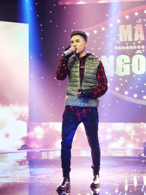 Cùng chung kết quả với Tăng Nhật Tuệ, ca sĩ Hoàng Tôn cũng nhanh chóng phải lộ diện khi bị Trịnh Thăng Bình đoán trúng ngôn ngữ hình thể đặc trưng.