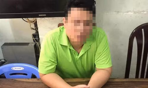 Ga dan ong dung bua tan cong nguoi di duong sa luoi