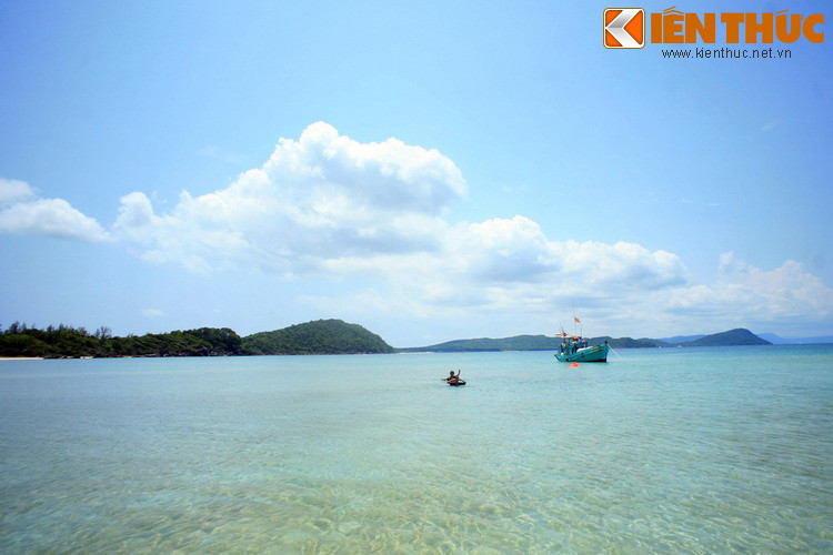 Tương truyền, khi đối đầu với nhà Tây Sơn, chúa Nguyễn Ánh đã có nhiều lần phải ra đảo Phú Quốc trú ẩn. Sử sách ghi lại, vào tháng 5/1782, Nguyễn Ánh đang đóng quân ở phía Nam Phú Quốc thì bị quân Tây Sơn đến truy nã...