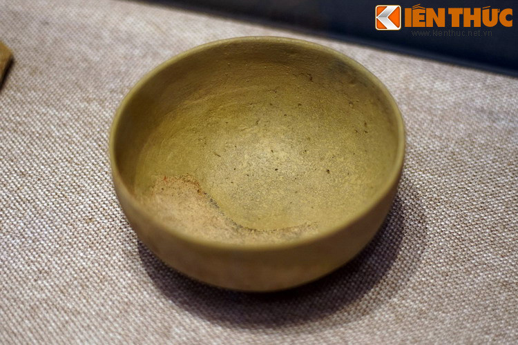 Chiếc bát bằng gốm của văn hóa Mai Pha, cách ngày nay 3.000-4.500 năm, phát hiện tại di chỉ Mai Pha (Lạng Sơn).
