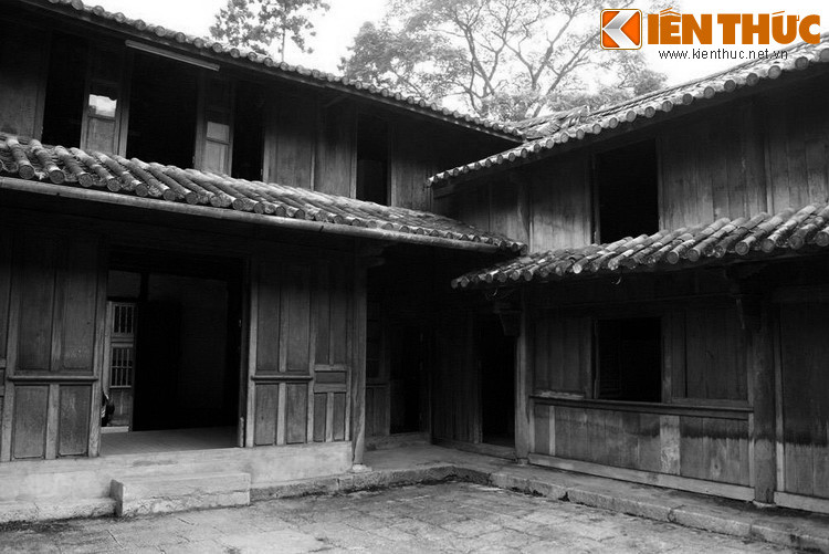 Người ta đồn rằng, nhờ tòa dinh thự được xây trên khu đất phát mà sự nghiệp của Vương Chính Đức phất lên như diều gặp gió, và họ Vương trở thành thế lực cai quản cả một cõi.