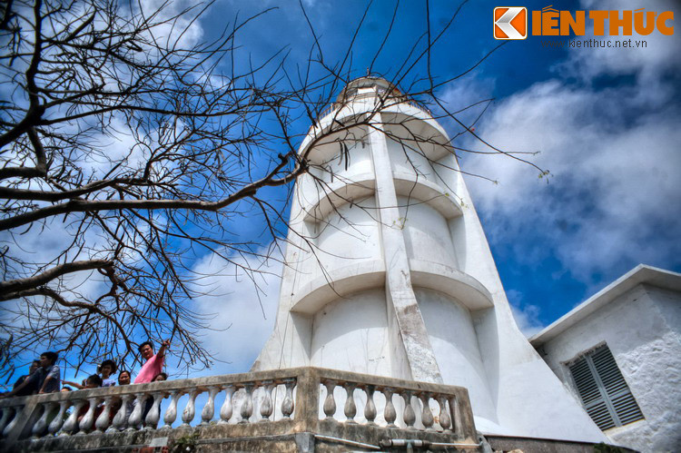 Trong sách Gia Định thành thông chí (1820) của Trịnh Hoài Đức, địa danh Vũng Tàu lại được chép là Thuyền Úc. Đây là một từ Hán, khi dịch ra tiếng việt tương đương với Vũng Thuyền hay Vũng Tàu. Ảnh: Hải đăng Vũng Tàu.