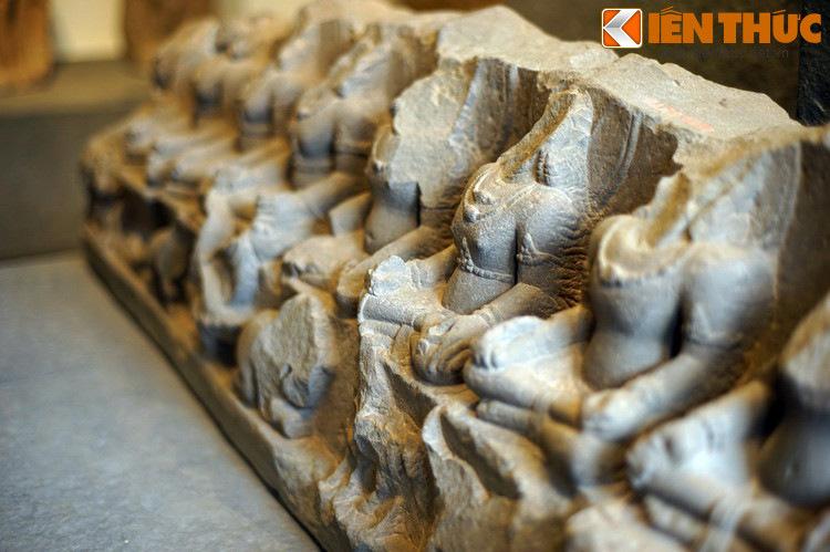 Trong văn hóa Ấn Độ cổ, Navagraha là 9 vị thần vũ trụ do đấng Bhumidevi sinh thành, có quyền năng chi phối sự sống của các sinh vật trên Trái Đất.