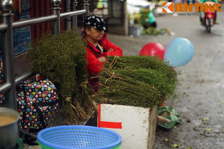 Thông thường, người ta tắm nước mùi già vào chiều hoặc tối 30 Tết. Ngoài ra nước lá mùi cũng được nhiều người dùng để rửa mặt vào sáng mùng 1.