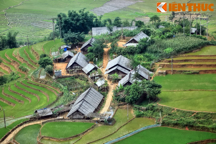 Ngoài cách lý giải đã nêu, còn một ý kiến cho rằng tên gọi Sa Pa bắt nguồn từ cái tên Chapa của một Đại úy thủy quân lục chiến Pháp từng đem quân đến trấn giữ vùng đất này. Ảnh: Bản làng của người H'Mông ở Sa Pa.