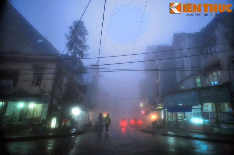 Ngày nay Sa Pa có một phường mang tên là phường Sa Pả, nằm ở trung tâm thị xã. Cách đặt tên như vậy chính là để ghi nhớ tên gọi nguyên bản của Sa Pa. Ảnh: Đường phố ở trung tâm thị xã Sa Pa.