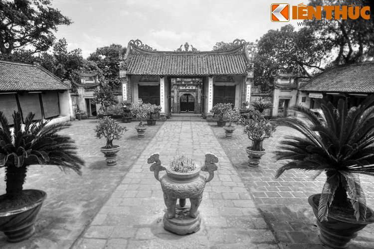 Vùng này là đỉnh của vùng tam giác châu thổ sông Hồng, một vị trí rất đắc địa bởi từ đây có thể khống chế một vùng rộng lớn cả đồng bằng lẫn sơn địa. Đó chính nơi thành Cổ Loa sẽ được xây dựng.