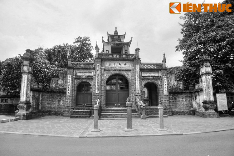 Vua cho đấy là điềm lành của bậc đế vương nên chọn đúng nơi mà chín con rồng quần thảo để xây chính điện - nơi là đền thờ An Dương Vương ngày nay.