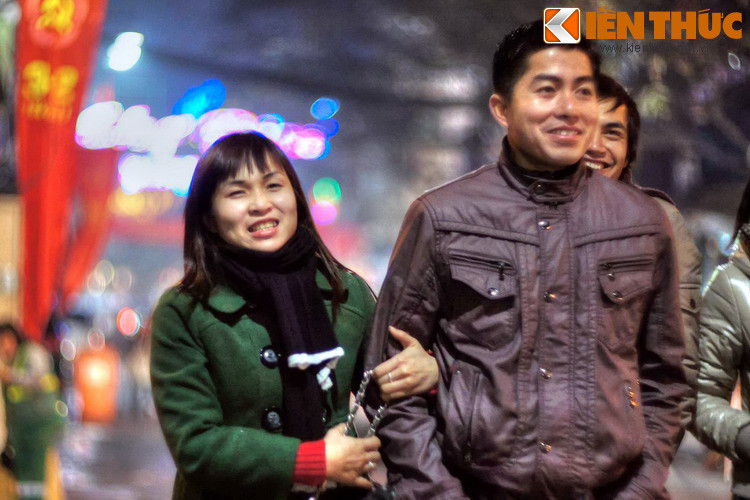 Trời càng rét, khoảnh khắc vai kề vai càng trở nên ấm áp.