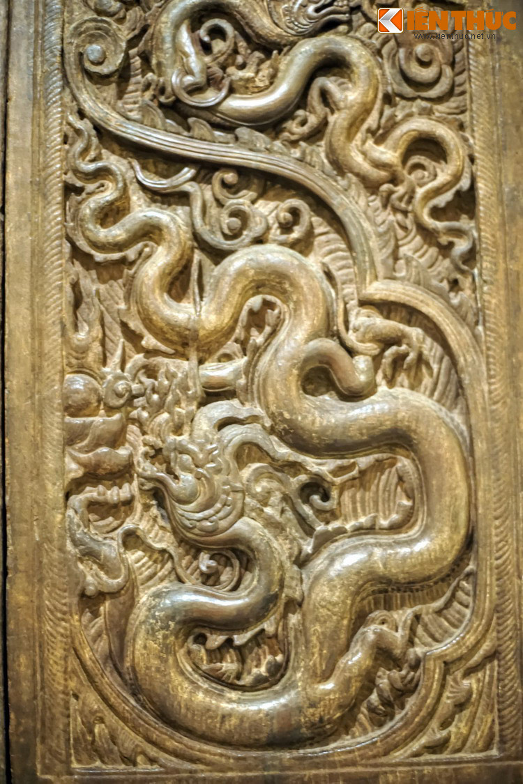  Bộ cửa rồng của chùa Phổ Minh được coi là tác phẩm nghệ thuật hoàn mỹ, hiếm hoi của triều Trần bằng chất liệu gỗ, có kích thước lớn còn được lưu giữ đến nay.