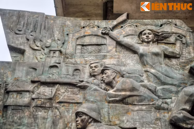 Ngay trong đêm 14/2/1947, Tiểu đoàn 101 được bổ sung thêm 20 chiến sĩ. 22 giờ, cuộc phản kích bắt đầu. Hai trung đội đầy đủ vũ khí và nhiều chai xăng, lựu đạn buộc quanh mình, lợi dụng đêm tối tiến vào nhà địch trú quân. Bị tấn công bất ngờ, lại không có xe tăng yểm trợ nên địch đã phải rút chạy.