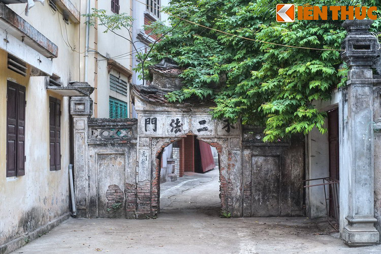 Theo thời gian, dân cư sống quanh chùa Thầy ngày càng đông đúc, nhưng ngôi chùa vẫn gìn giữ được những nét đẹp xưa cũ. Chùa đã được công nhận là Di tích quốc gia đặc biệt vào năm 2014.