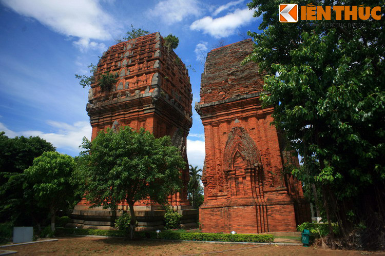 Ngược dòng thời gian, khoảng nửa đầu thế kỷ 15 trở về trước, Quy Nhơn là một vùng đất thuộc kinh thành Đồ Bàn (Vijaya) của nước Chiêm Thành (Chăm Pa). Dấu ấn thời kỳ này còn được lưu lại ở thành phố qua di tích tháp Đôi, phường Đống Đa. Ảnh: Tháp Đôi Quy Nhơn.