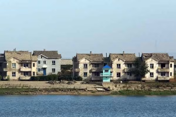 Sap nha o Trieu Tien, hang tram nguoi thiet mang