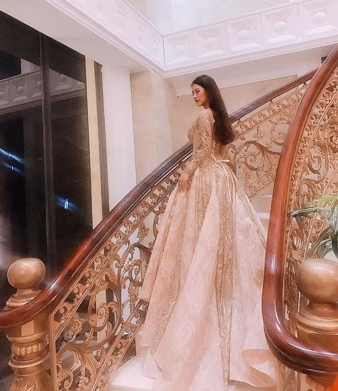 Thieu nu Quang Binh noi danh "Hoi con nha giau Viet Nam"