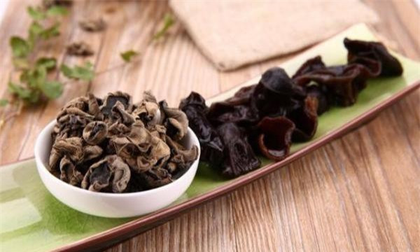 Bat mi loai thuc pham mau den Dong y khuyen dung vao mua lanh