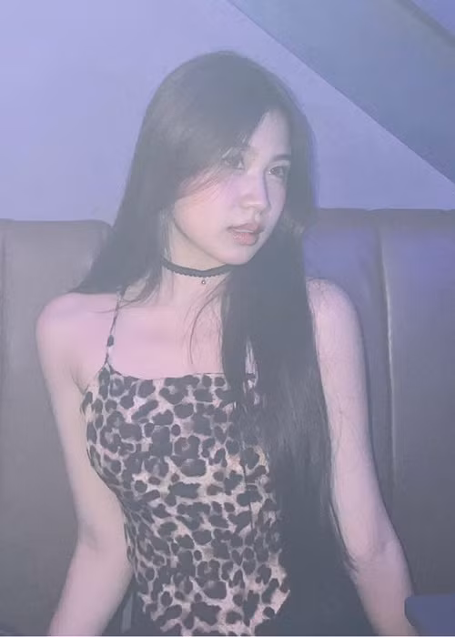 Vy Uyên xinh đẹp không thua kém hot girl.