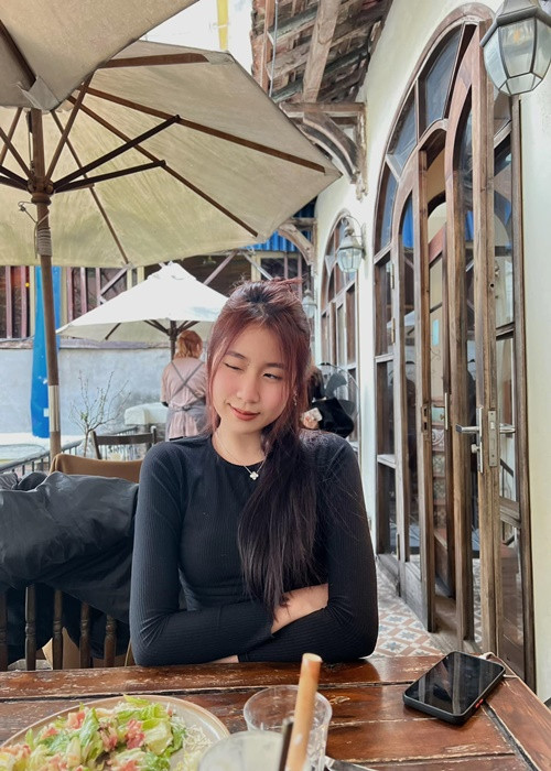 Chia sẻ với Zing, nhạc sĩ Lưu Thiên Hương cho biết, Vy Uyên học piano từ 5 tuổi và sớm bộc lộ năng khiếu nhảy, ca hát.