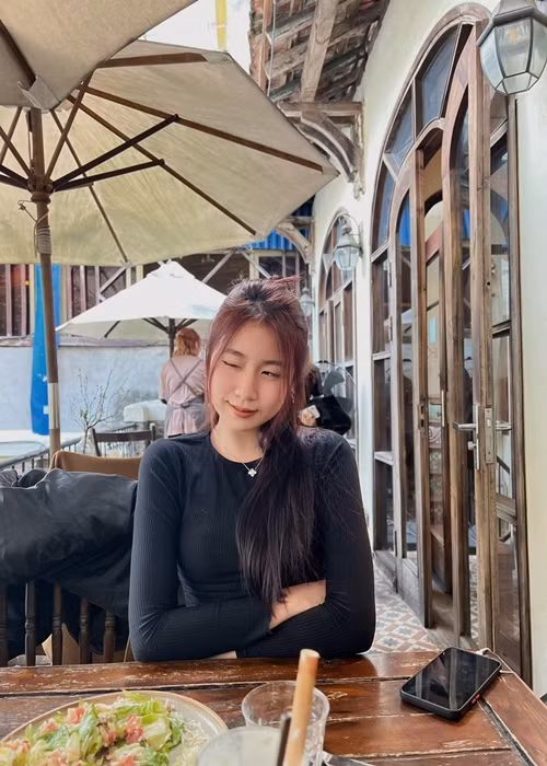 Chia sẻ với Zing, nhạc sĩ Lưu Thiên Hương cho biết, Vy Uyên học piano từ 5 tuổi và sớm bộc lộ năng khiếu nhảy, ca hát.