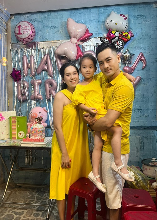 Vợ chồng Hồng Phượng hiện tại có một con gái chung. Ảnh: FBNV.