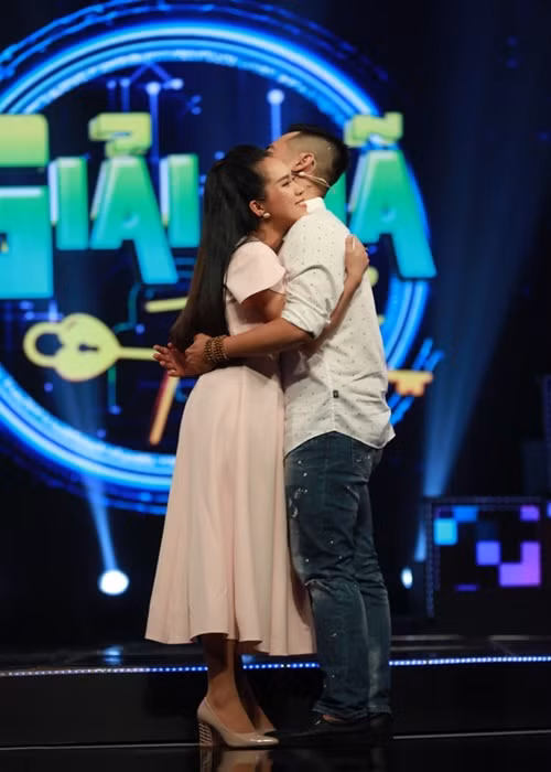 Trong chương trình Giải mã tri kỷ, Long Hồ chia sẻ, anh không dám nhận là một người chồng hoàn hảo nhưng hứa sẽ cố gắng từng ngày để bản thân trở nên tốt hơn. Ảnh: Dân Việt.