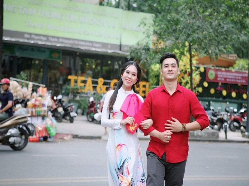 Theo Hồng Phượng, Long Hồ là một người đàn ông rất có trách nhiệm với gia đình. Nam diễn viên chỉ nghĩ đến hạnh phúc của bản thân sau khi xây nhà cho ba mẹ ở dưới quê. Ảnh: Thế Giới Điện Ảnh.