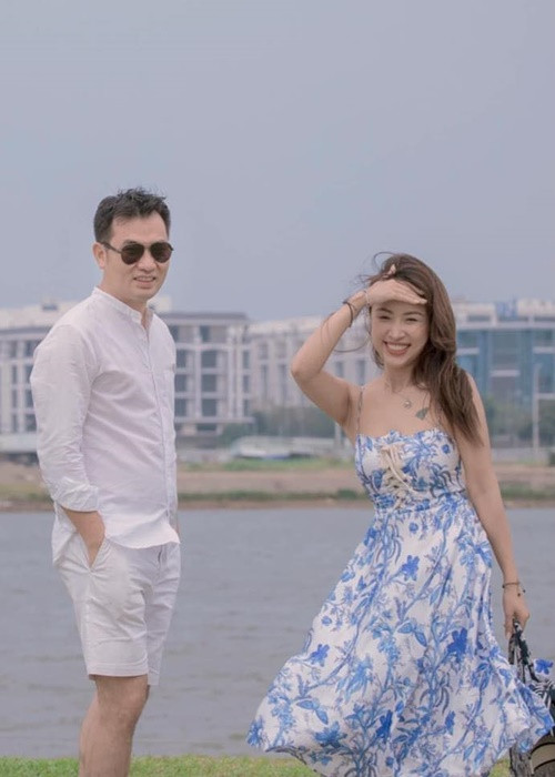 Vân Hugo gặp doanh nhân Hùng Cường trong một lần từ Bắc vào Nam công tác. Chỉ sau 10 ngày gặp gỡ, nữ MC đã nhận lời yêu.