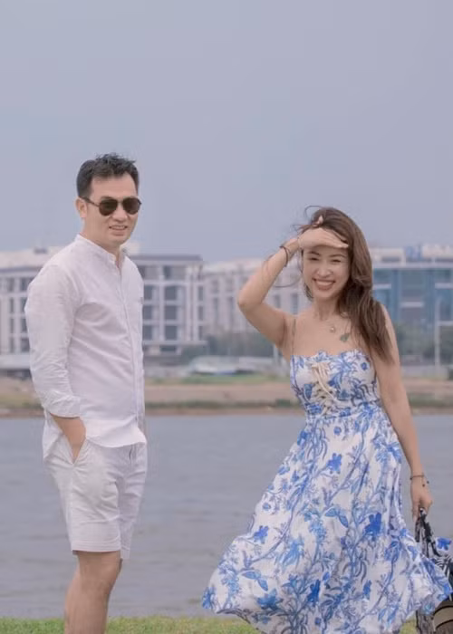 Vân Hugo gặp doanh nhân Hùng Cường trong một lần từ Bắc vào Nam công tác. Chỉ sau 10 ngày gặp gỡ, nữ MC đã nhận lời yêu.