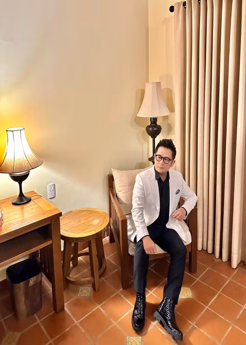 Trong cuộc phỏng vấn với Vietnamnet, Bằng Kiều cho biết, vợ cũ và người mới biết nhau, nhưng chưa nói chuyện trực tiếp. Ảnh: FBNV.