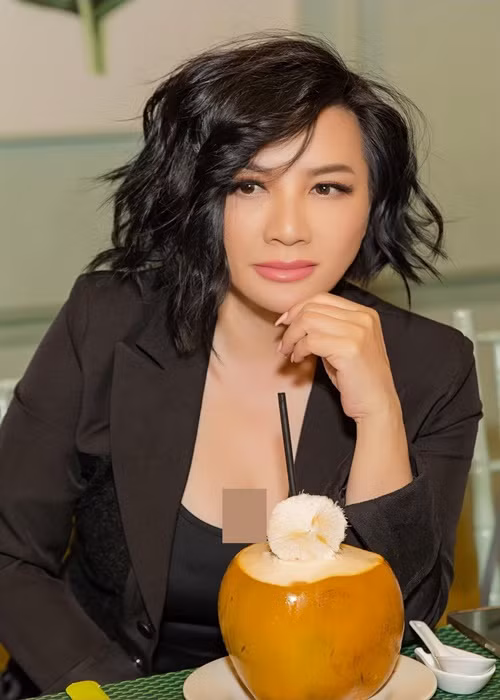 Dịp Lễ Tình nhân 2021, Ngọc Anh 3A bất ngờ chúc Trizzie Phương Trinh tìm được tình yêu mới. Ngoài ra, cư dân mạng phát hiện Trizzie Phương Trinh không còn chia sẻ hình ảnh bên bạn trai kém 2 tuổi. Nhiều người đặt nghi vấn Trizzie Phương Trinh âm thầm chia tay. Ảnh: FBNV.