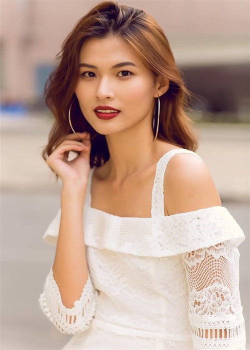 Tháng 8/2018, Cao Thiên Trang bị một tài khoản facebook có tên V.Q.N.N tố không đóng tiền điện, bí mật chuyển chỗ ở nhưng không thanh toán tiền nhà. Cao Thiên Trang phủ nhận lời tố. Cao Thiên Trang cho hay, cô đã giải quyết hết các vấn đề liên quan đến chi phí thuê nhà. Trước khi chuyển đi, cô đã thông báo thời gian cho bạn cùng phòng. Ảnh: Yan.